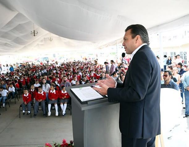 del presidente municipal con la comunidad estudiantil y académica de la primaria 104 Luis Basurto