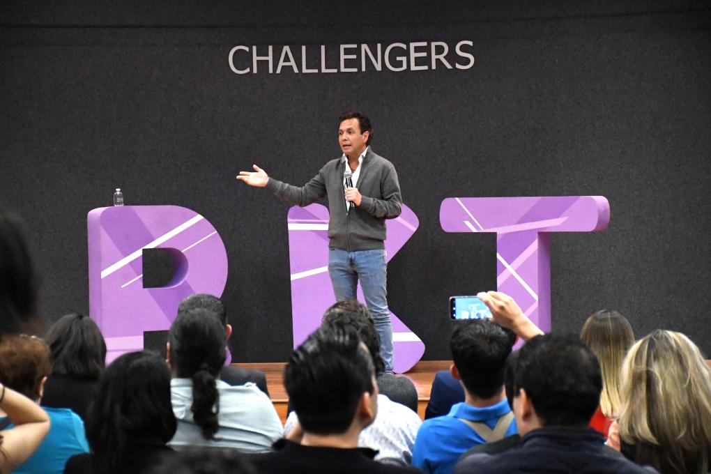 Lleva Zapopan a universitarios emprendedores las charlas Rocket Sessions