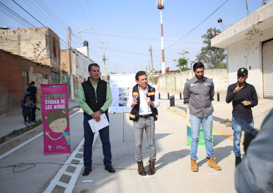 Entrega Zapopan pavimentación en La Coronilla