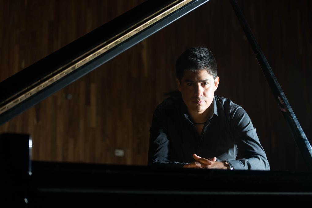 Presenta la Orquesta Sinfónica Juvenil de Zapopan concierto solista con Erik Cortés