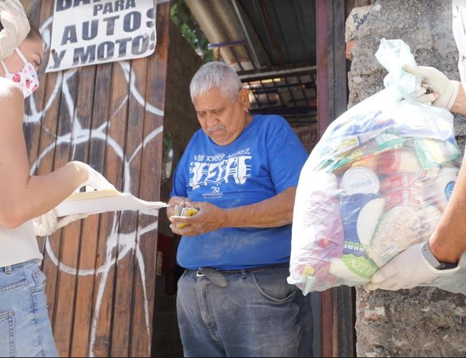 Entrega DIF Zapopan despensas a personas mayores y población vulnerable ante emergencia por el Covid-19
