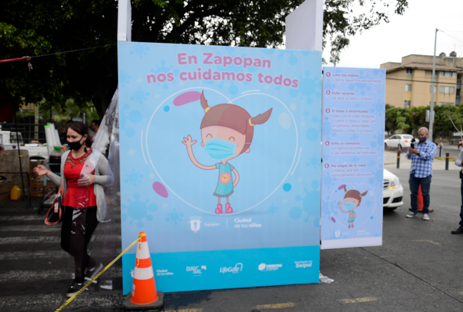 Instalan filtro y túnel de sanidad en tianguis de Arcos de Zapopan