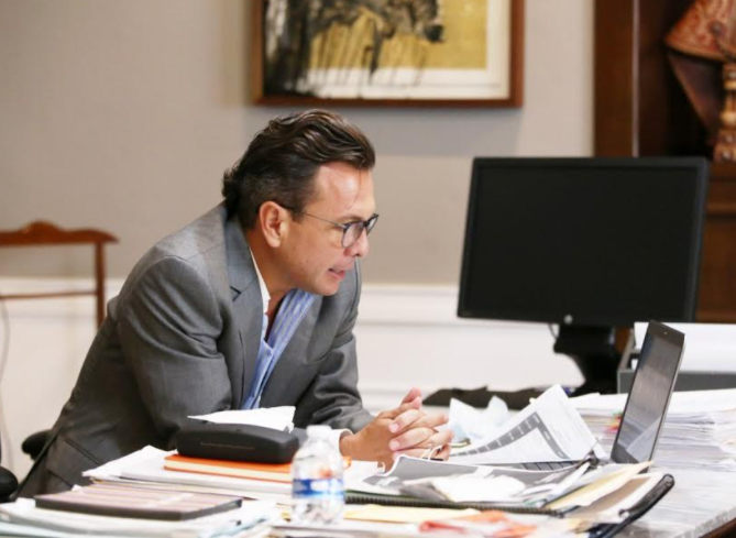 Dialoga Pablo Lemus con jóvenes sobre la transformación política desde lo local
