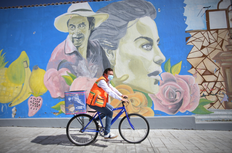 Entrega Zapopan bicicletas para fortalecer las ventas en el Mercado Santa Ana Tepetitlán 