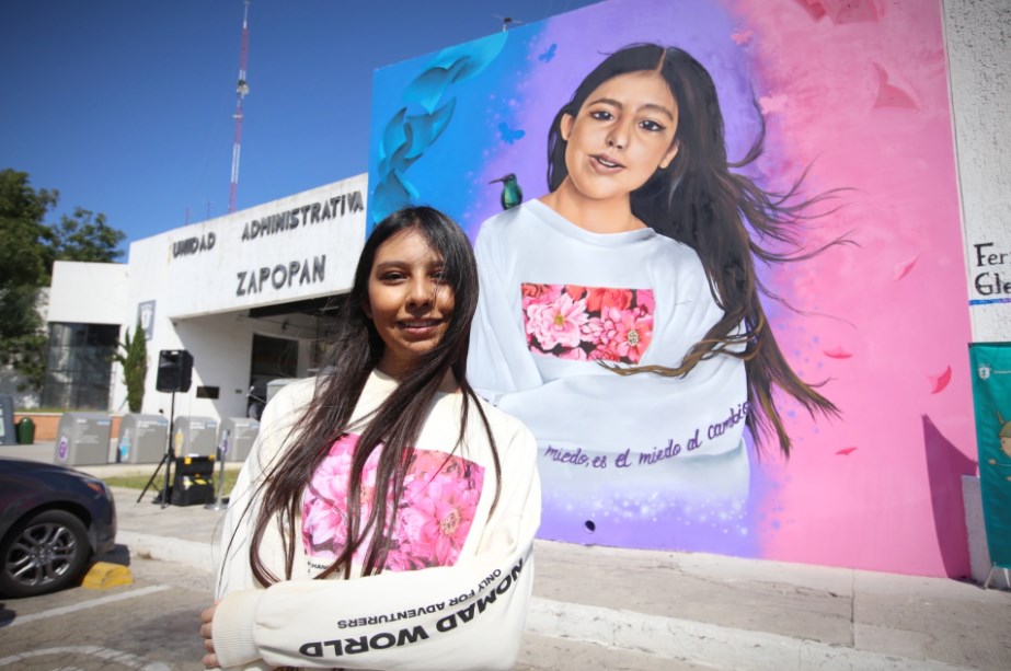 Develan mural en homenaje a joven activista mexicana
