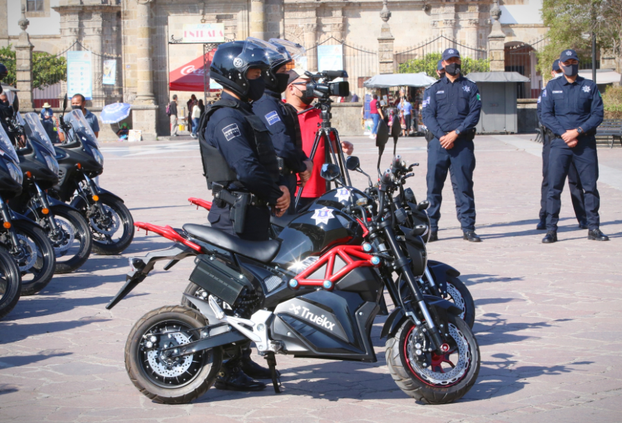Recibe Policía de Zapopan donación de dos motocicletas eléctricas para reforzar seguridad en Centro Histórico