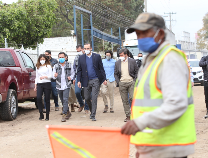 Supervisa Pablo Lemus pavimentación en avenida Vicente Guerrero