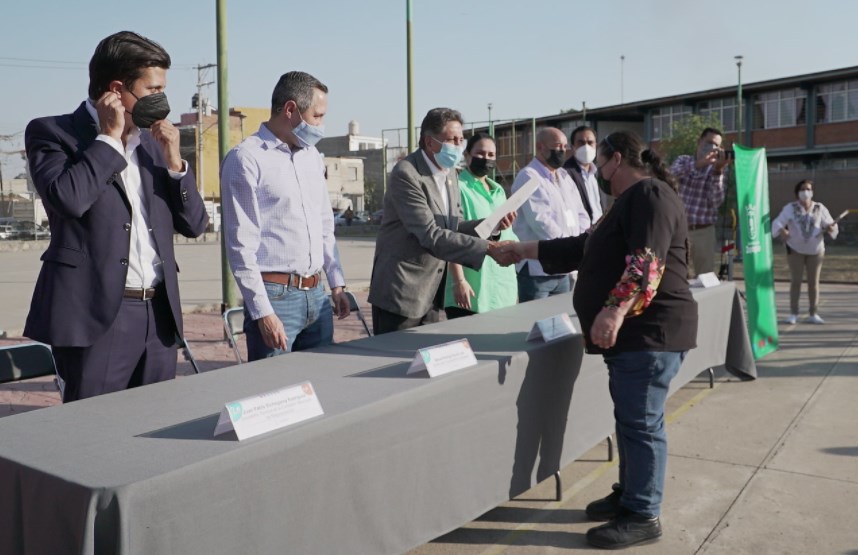 Zapopan regulariza predios con entrega de títulos de propiedad