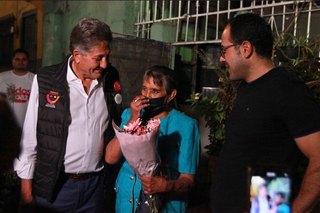 Frangie lleva serenata a mamás zapopanas