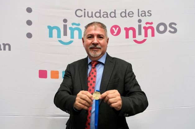 Zapopan entrega presea al mérito magisterial