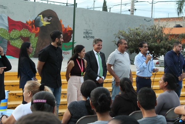 Zapopan ayuda a embellecer los hogares de 160 familias