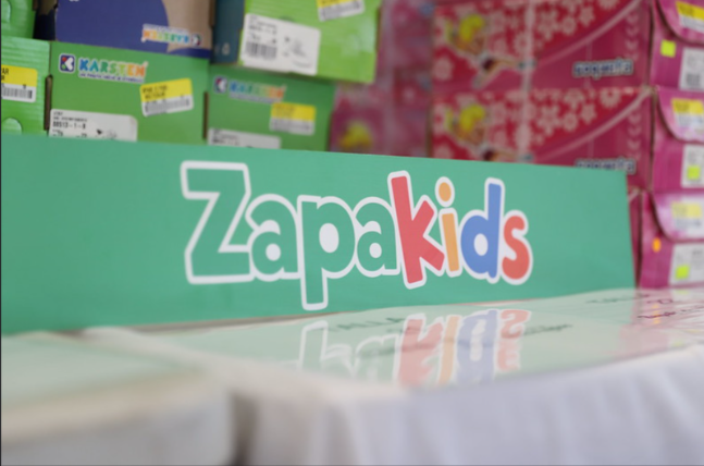 Gobierno de Zapopan y Zapakids entregan calzado gratuito a menores de Colinas de la Primavera