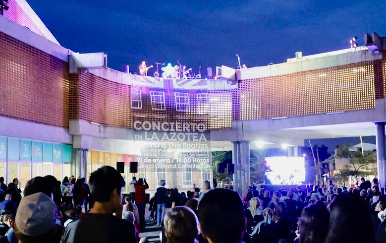 Mil 500 personas disfrutan de la música de The Beatles en la azotea