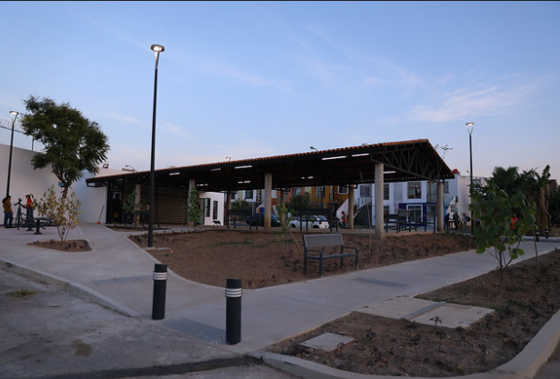 Zapopan entrega parques remodelados en Valle de los Molinos