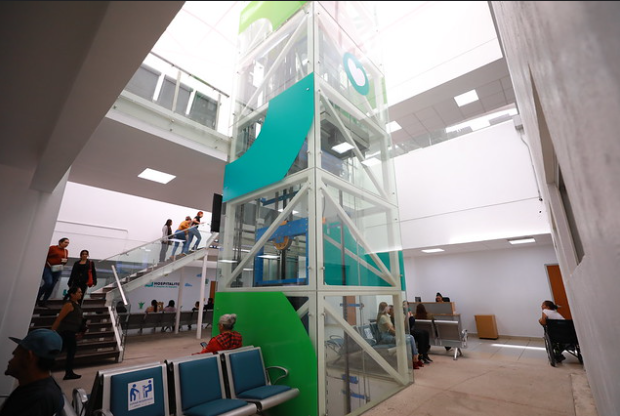 Frangie y Lemus entregan trabajos de remodelación del Hospitalito