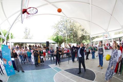 Zapopan continúa renovando planteles educativos 