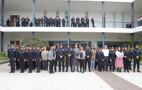 Policías de Zapopan interpretan el Himno Nacional en lengua de señas mexicana 