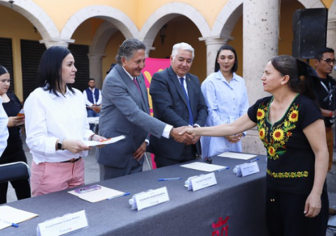 60 familias de Tesistán ya cuentan con su título de propiedad