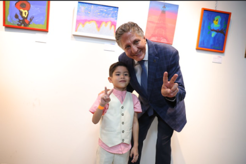 Niñas y niños llenan de colores la Galería de Piso 5 de Zapopan